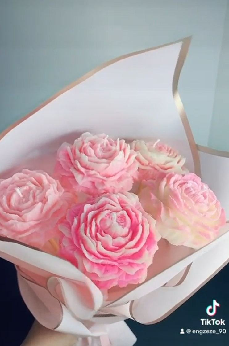 باقة شموع الورد بتغليف فاخر