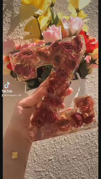 حرف ريزن فاخر بالورود المجففة - قابل للتخصيص